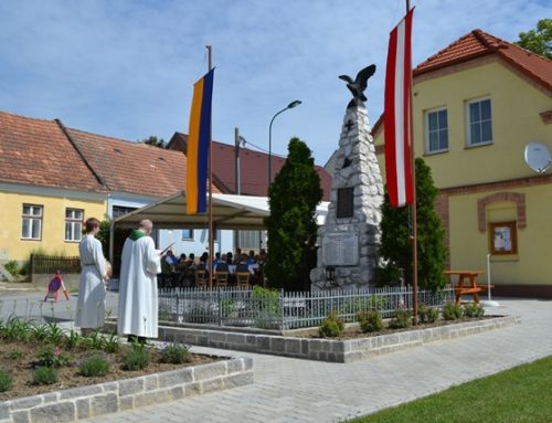 Segnung des renovierten Kriegerdenkmales