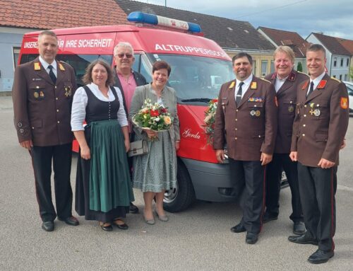 Fahrzeugsegnung – Gerda Brüger übernimmt Patenschaft